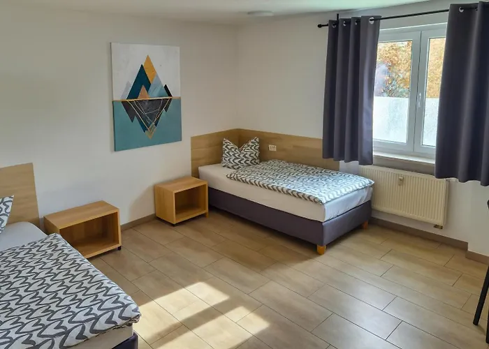 Monteurzimmer24-leuna Pensión *